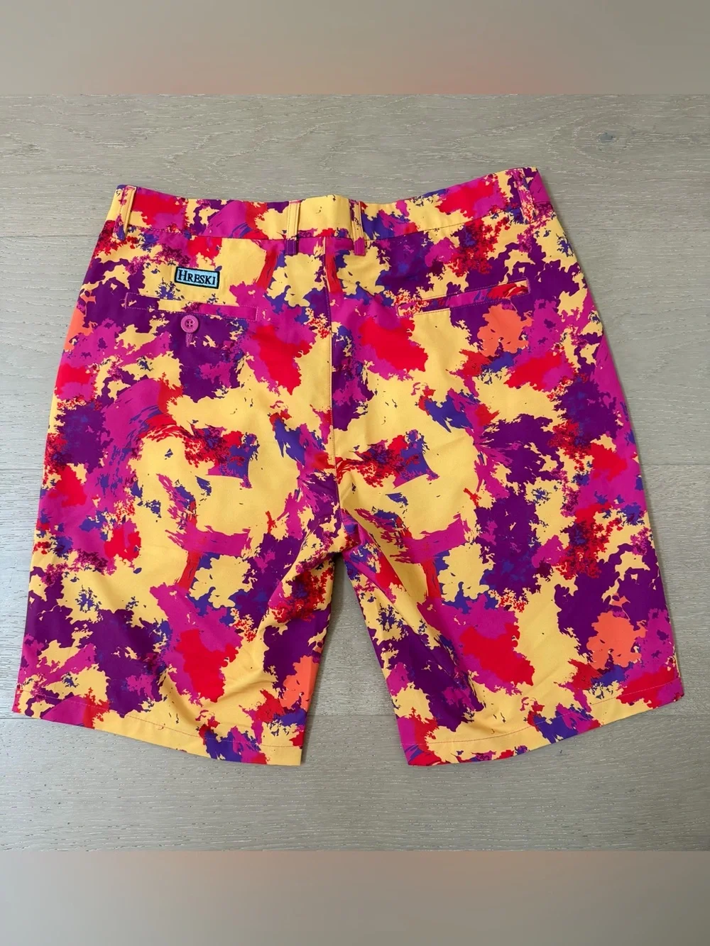 Hreski 34” Men's Flat Front Golf Shorts in Abstract Print